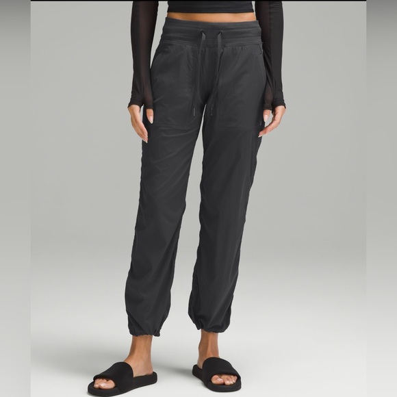 Lululemon Dance Studio Mid Rise Short Pants - Picture 1 of 10